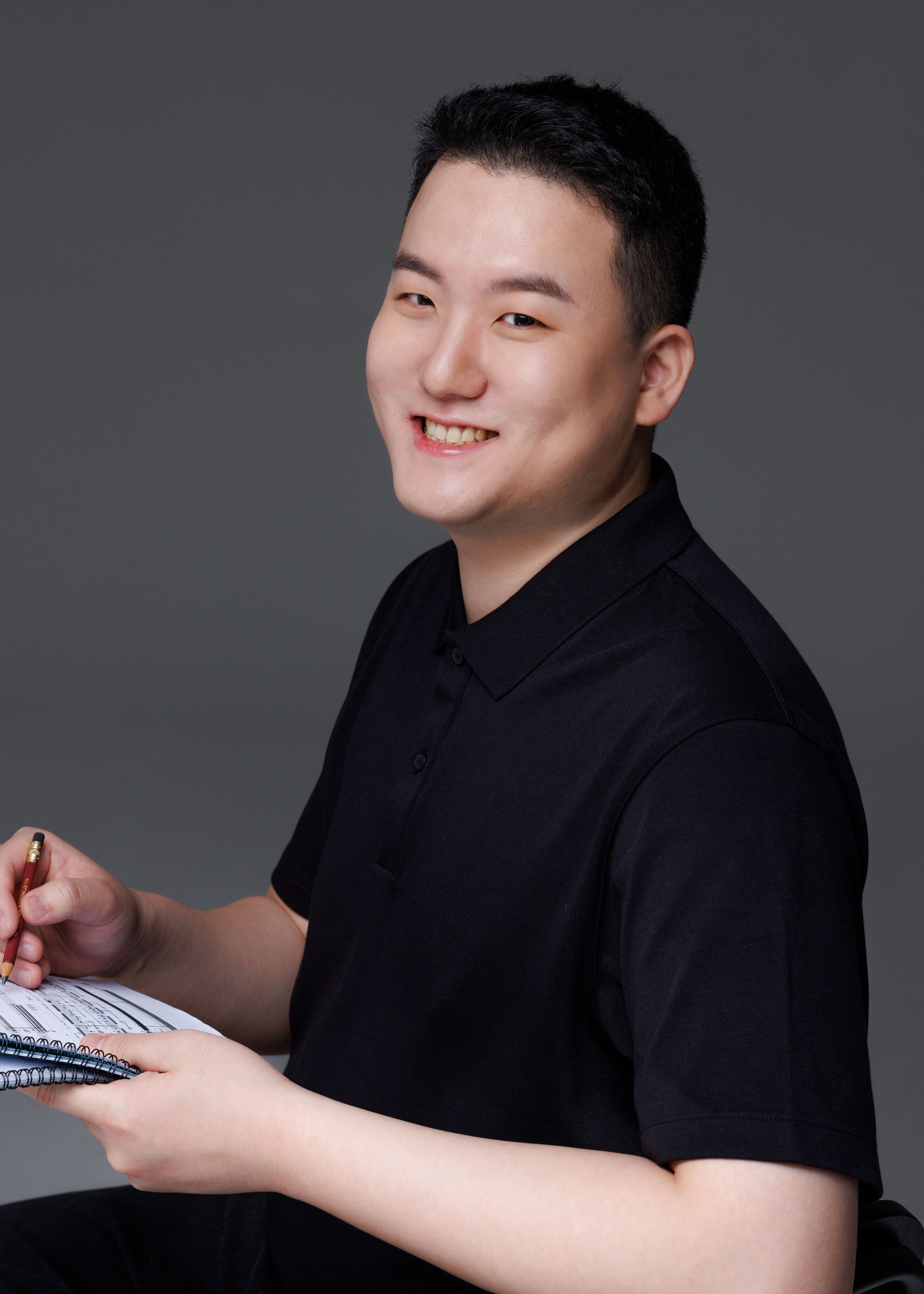 Jungsu Kwon seated with score