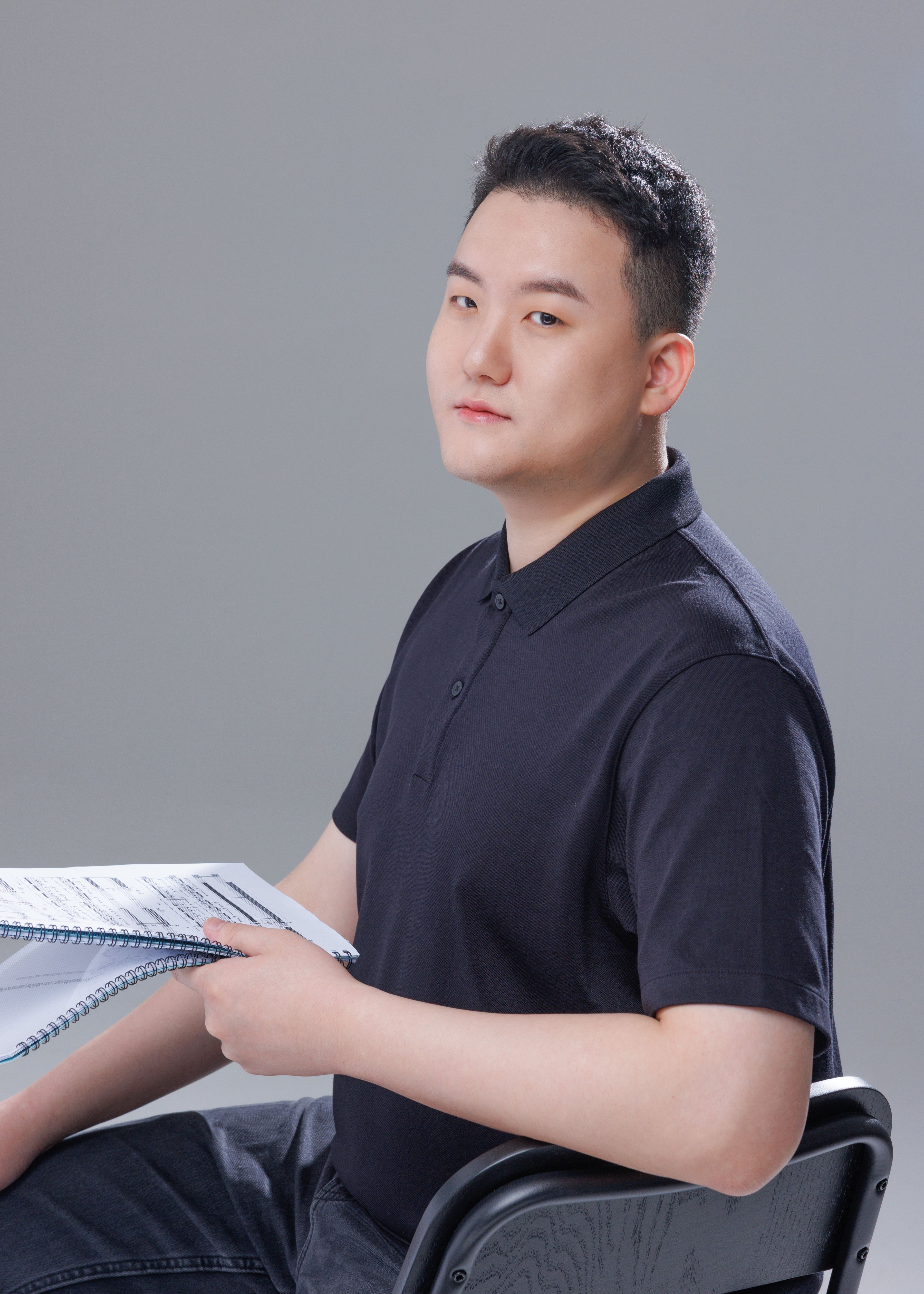 Jungsu Kwon holding score