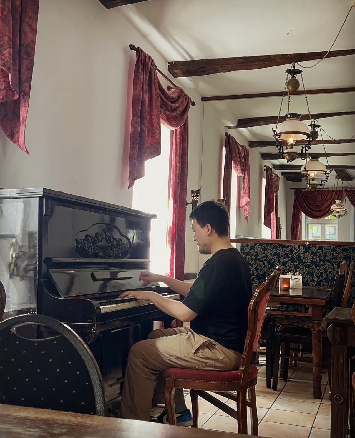 Jungsu Kwon at the piano